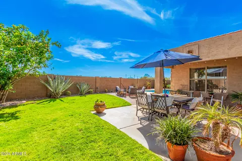 Exterior - 4807 E Abraham Ln, Phoenix, AZ 85054 photo 10 of 15