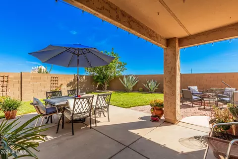 Exterior - 4807 E Abraham Ln, Phoenix, AZ 85054 photo 9 of 15