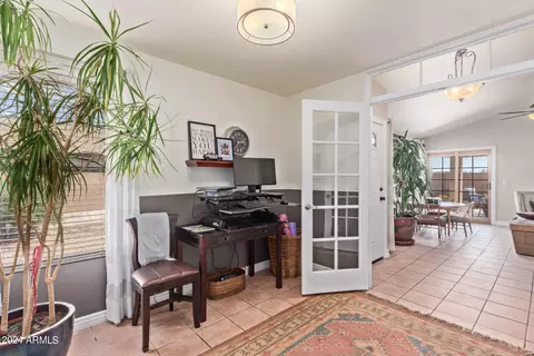 Entry Way - 4807 E Abraham Ln, Phoenix, AZ 85054 photo 3 of 3