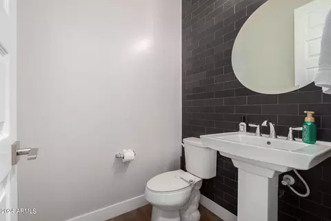Bath - 2709 E Kesler Ln, Gilbert, AZ 85295 photo 1 of 7