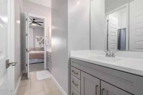 Bath - 2709 E Kesler Ln, Gilbert, AZ 85295 photo 4 of 7