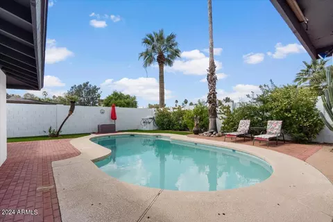 Exterior - 3716 E Mercer Ln, Phoenix, AZ 85028 photo 8 of 16