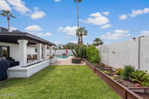 Exterior - 3716 E Mercer Ln, Phoenix, AZ 85028 photo 14 of 16