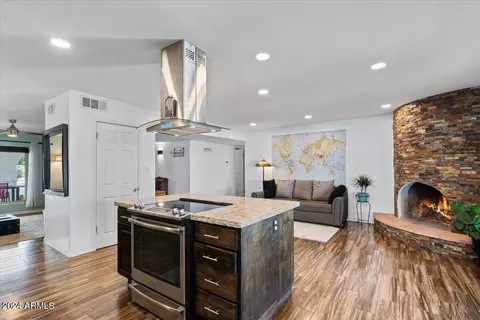 Kitchen - 3716 E Mercer Ln, Phoenix, AZ 85028 photo 5 of 7