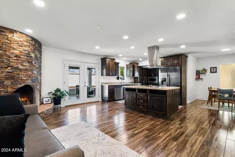 Kitchen - 3716 E Mercer Ln, Phoenix, AZ 85028 photo 7 of 7