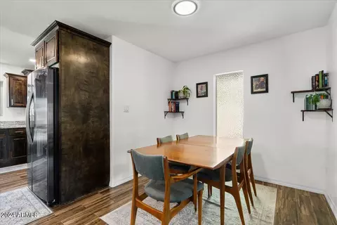 Dining - 3716 E Mercer Ln, Phoenix, AZ 85028 photo 2 of 3