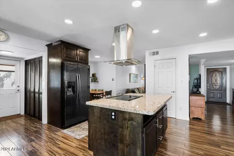 Kitchen - 3716 E Mercer Ln, Phoenix, AZ 85028 photo 4 of 7