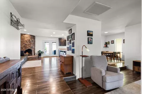 Living - 3716 E Mercer Ln, Phoenix, AZ 85028 photo 1 of 6