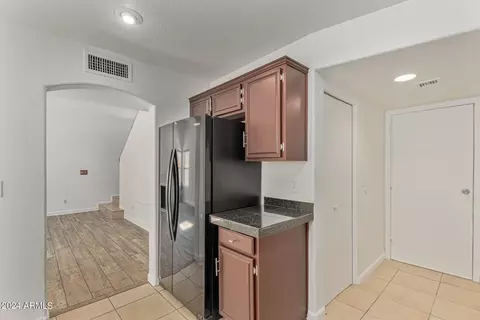 Kitchen - 2207 E Taro Ln, Phoenix, AZ 85024 photo 2 of 4