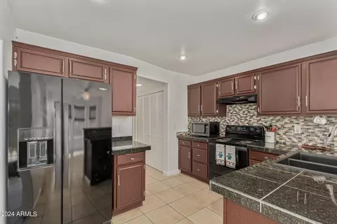 Kitchen - 2207 E Taro Ln, Phoenix, AZ 85024 photo 1 of 4