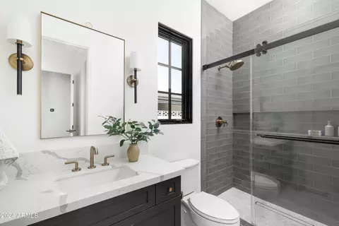 Bath - 3815 Elm St, Phoenix, AZ 85018 photo 5 of 7