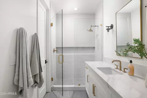 Bath - 3815 Elm St, Phoenix, AZ 85018 photo 7 of 7