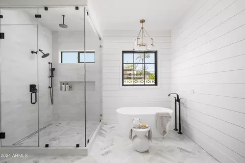 Bath - 3815 Elm St, Phoenix, AZ 85018 photo 2 of 7