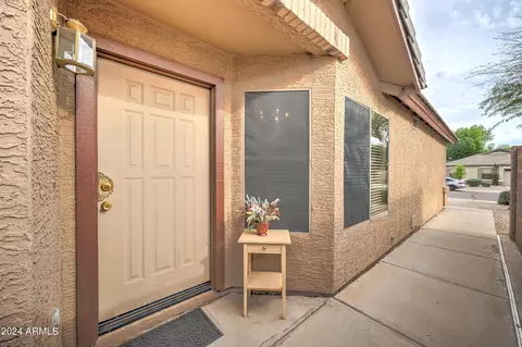 1804 E Carla Vista Dr, Gilbert, AZ 85295 photo 3