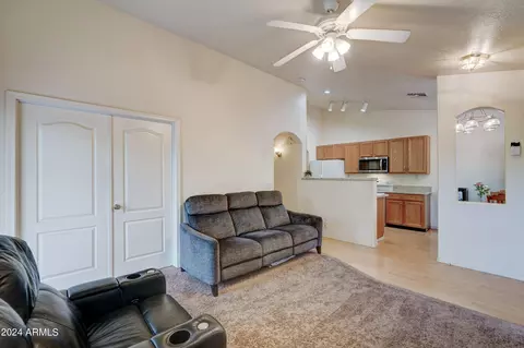 1804 E Carla Vista Dr, Gilbert, AZ 85295 photo 5