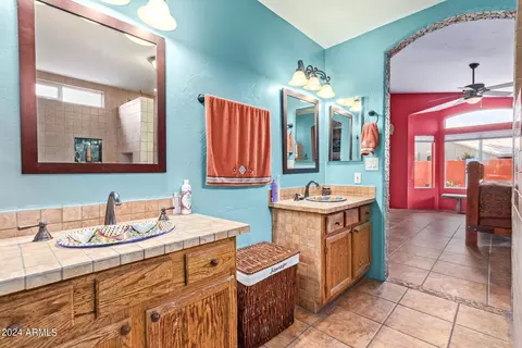 Bath - 5047 E Diamond Ave, Mesa, AZ 85206 photo 2 of 5