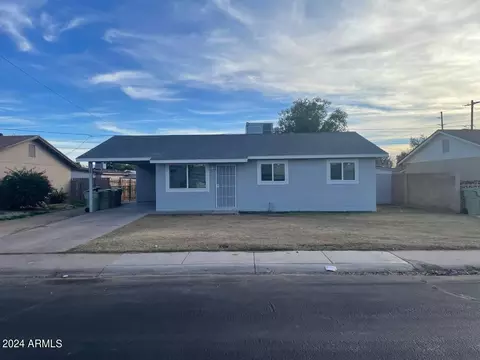 6621 W Peck Dr, Glendale, AZ 85301