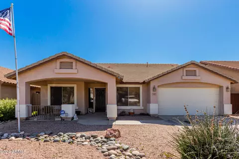 409 E Clairidge Dr, Queen Creek, AZ 85143