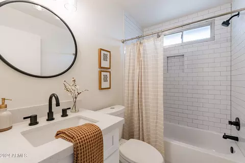 Bath - 4509 E Pecan Rd, Phoenix, AZ 85040 photo 3 of 3