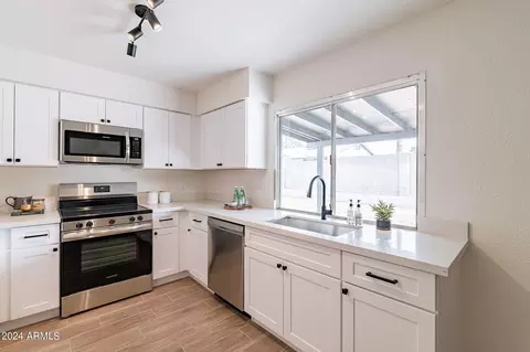 Kitchen - 4509 E Pecan Rd, Phoenix, AZ 85040 photo 2 of 4
