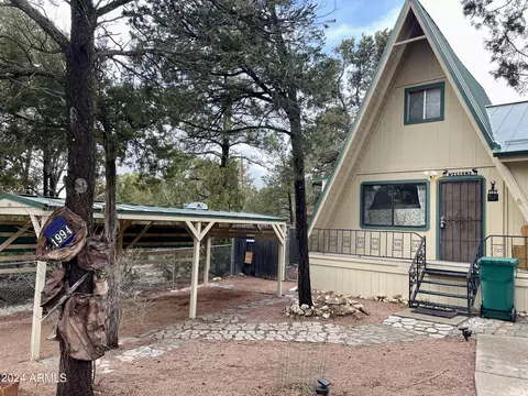 1994 Stagg Run, Overgaard, AZ 85933