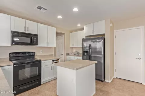 Kitchen - 4631 W Juniper Ave, Coolidge, AZ 85128 photo 4 of 5