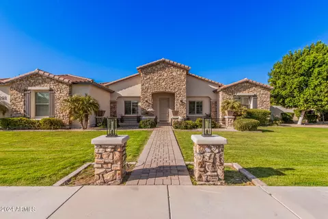 898 E Buffalo St, Gilbert, AZ 85295