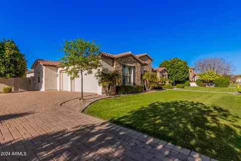 Exterior - 898 E Buffalo St, Gilbert, AZ 85295 photo 3 of 18