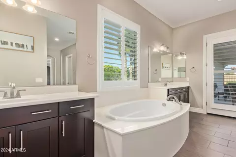 Bath - 898 E Buffalo St, Gilbert, AZ 85295 photo 3 of 7