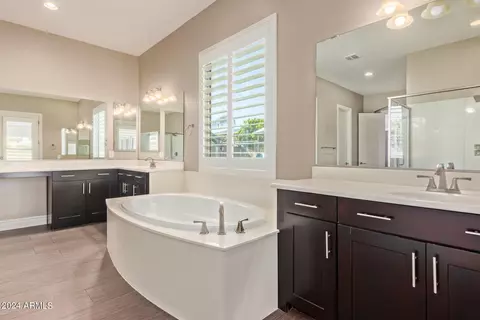 Bath - 898 E Buffalo St, Gilbert, AZ 85295 photo 2 of 7