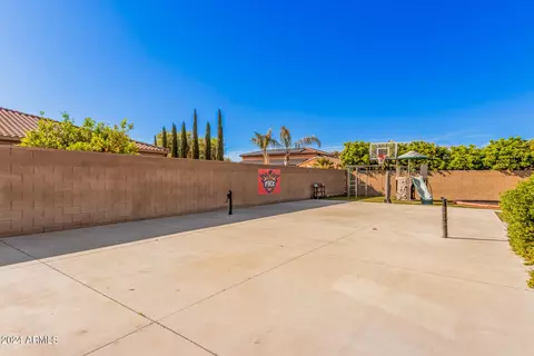 Exterior - 898 E Buffalo St, Gilbert, AZ 85295 photo 6 of 18