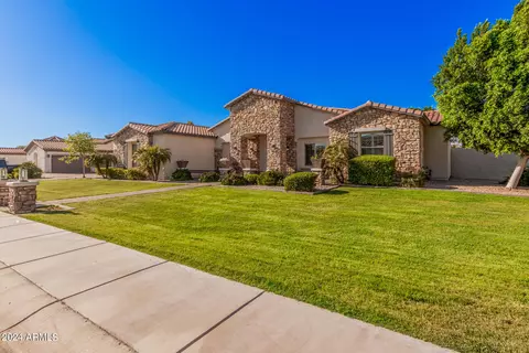 Exterior - 898 E Buffalo St, Gilbert, AZ 85295 photo 2 of 18