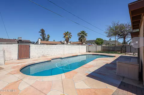 Exterior - 1920 W Eugie Ave, Phoenix, AZ 85029 photo 13 of 14