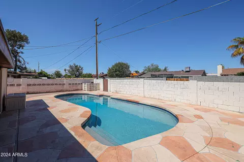Exterior - 1920 W Eugie Ave, Phoenix, AZ 85029 photo 9 of 14