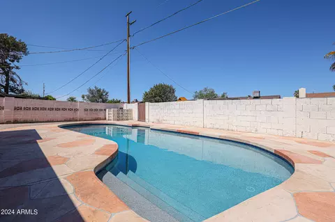 Exterior - 1920 W Eugie Ave, Phoenix, AZ 85029 photo 10 of 14
