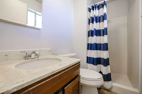 Bath - 1920 W Eugie Ave, Phoenix, AZ 85029 photo 4 of 4