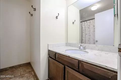 Bath - 1920 W Eugie Ave, Phoenix, AZ 85029 photo 2 of 4