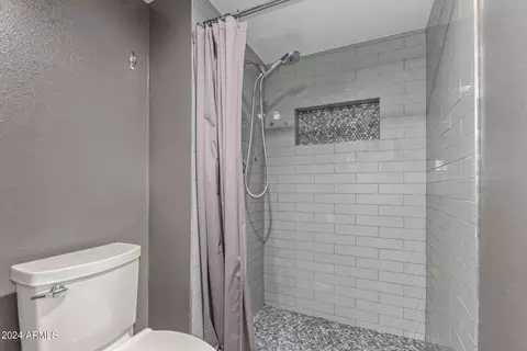 Bath - 5209 N 18th Dr, Phoenix, AZ 85015 photo 2 of 3