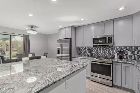 Kitchen - 5209 N 18th Dr, Phoenix, AZ 85015 photo 5 of 6