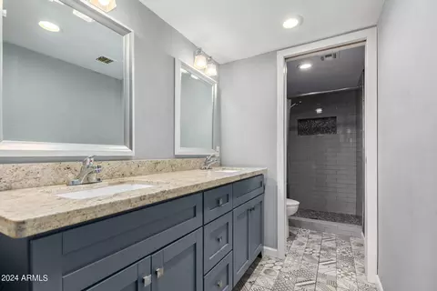 Bath - 5209 N 18th Dr, Phoenix, AZ 85015 photo 1 of 3