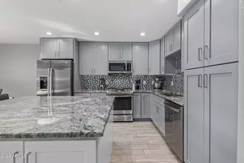 Kitchen - 5209 N 18th Dr, Phoenix, AZ 85015 photo 2 of 6