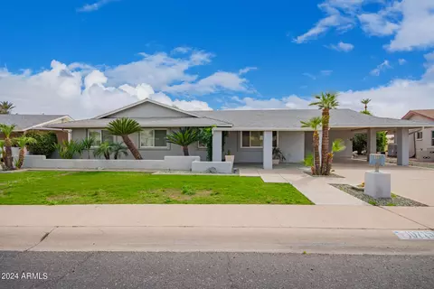 10715 W Hope Dr, Sun City, AZ 85351