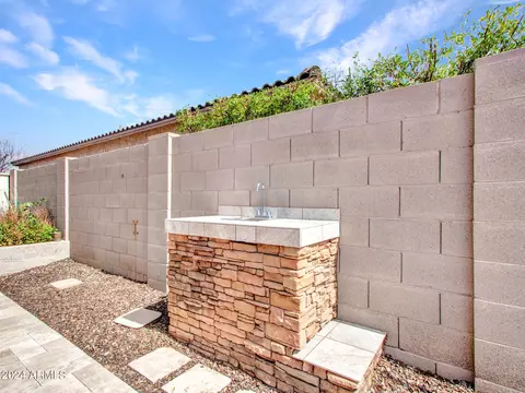 Exterior - 933 E Bridgeport Pkwy, Gilbert, AZ 85295 photo 11 of 28