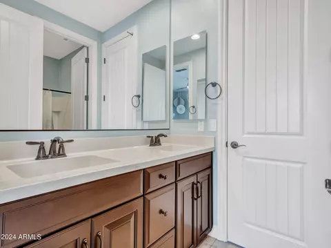 Bath - 933 E Bridgeport Pkwy, Gilbert, AZ 85295 photo 9 of 10