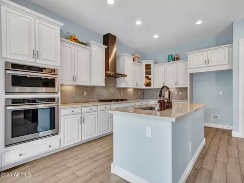 Kitchen - 933 E Bridgeport Pkwy, Gilbert, AZ 85295 photo 5 of 7