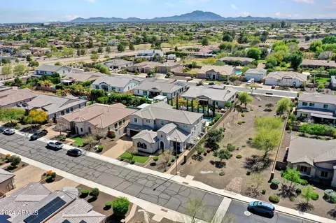 View/Area - 933 E Bridgeport Pkwy, Gilbert, AZ 85295 photo 3 of 7