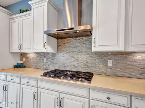 Kitchen - 933 E Bridgeport Pkwy, Gilbert, AZ 85295 photo 6 of 7