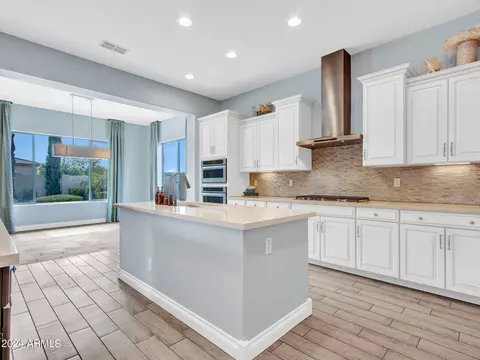 Kitchen - 933 E Bridgeport Pkwy, Gilbert, AZ 85295 photo 4 of 7