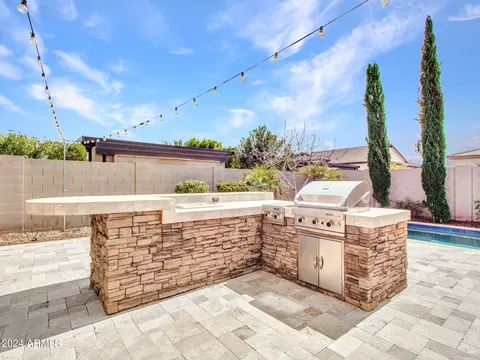 Exterior - 933 E Bridgeport Pkwy, Gilbert, AZ 85295 photo 10 of 28