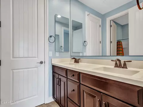 Bath - 933 E Bridgeport Pkwy, Gilbert, AZ 85295 photo 10 of 10
